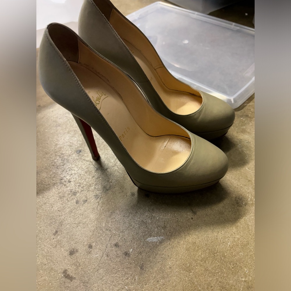 Christian Louboutin circle toe heel